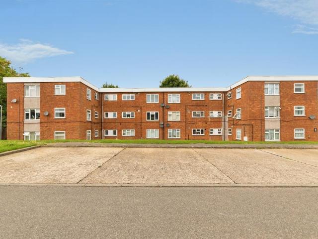 Flat for sale in Willian, Letchworth