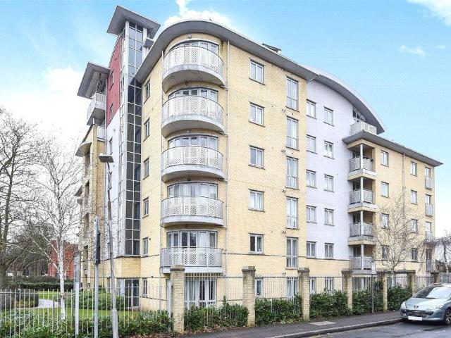 Flat for sale in Newtown, Reading