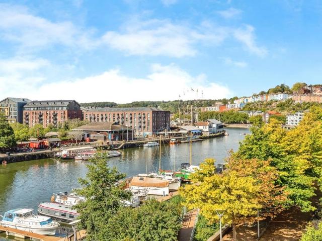 Flat for sale in Spike Island, Feckenham