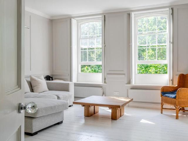 Flat for sale in Clapham, Greater London