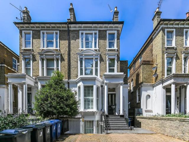 Flat for sale in London Borough of Ealing, Greater London