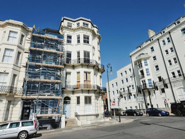 Flat for sale in Bohemia, Guestling Green