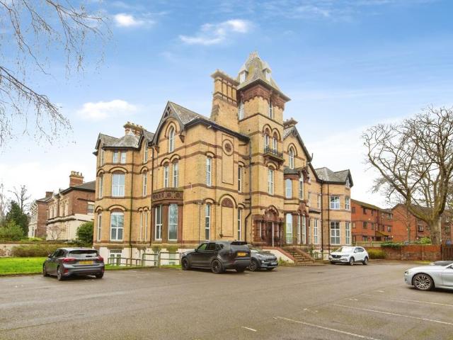Flat for sale in Claughton, Oxton