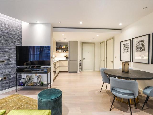 Flat for sale in Paddington, Greater London