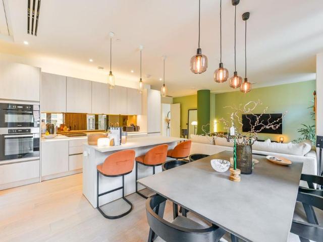 Flat for sale in Maida Hill, Greater London
