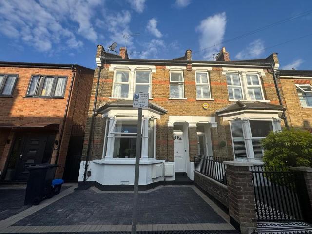 Flat for sale in South Woodford, Greater London