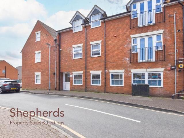 Flat for sale in Broxbourne, Hertfordshire