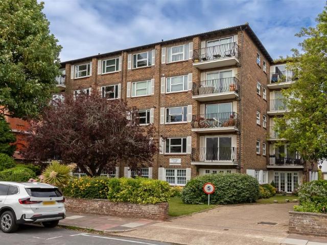 Flat for sale in West Worthing, Worthing
