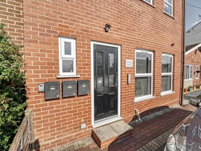 Flat for sale in Tewkesbury, Pamington