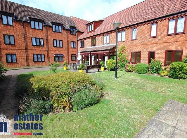 Flat for sale in Hatfield, Fretherne