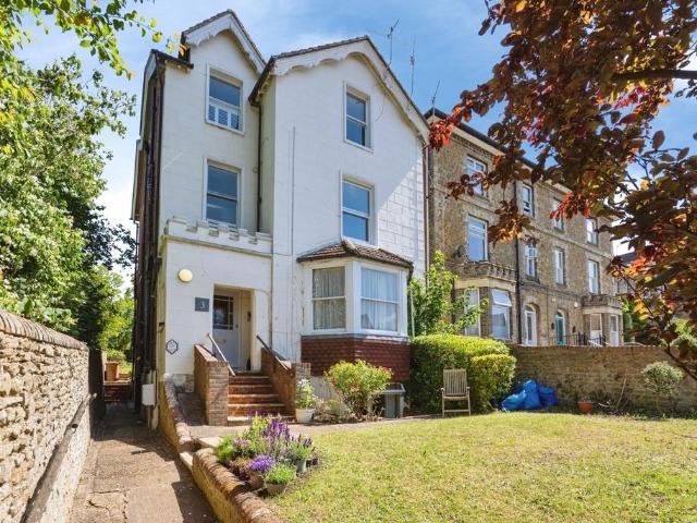 Flat for sale in Charlotteville, Westborough
