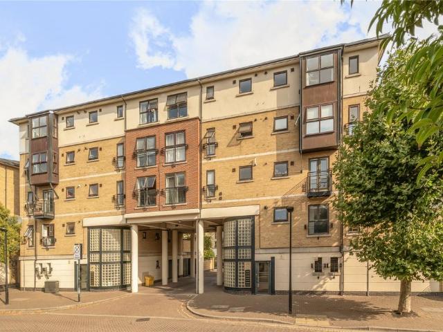 Flat for sale in Custom House, Greater London