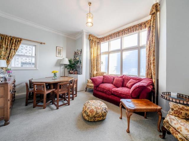 Flat for sale in Streatham Hill, Greater London