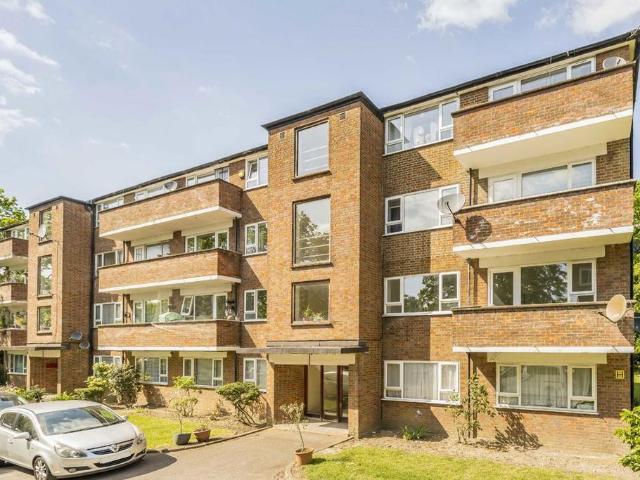 Flat for sale in London Borough of Ealing, Greater London