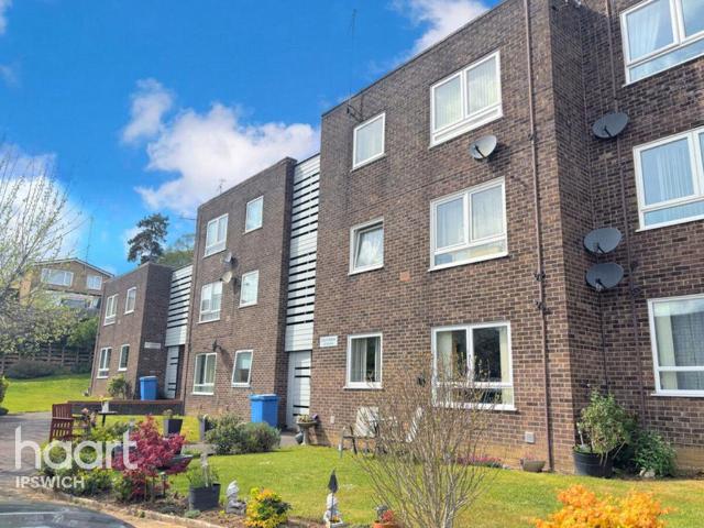 Flat for sale in Key Street, Suffolk