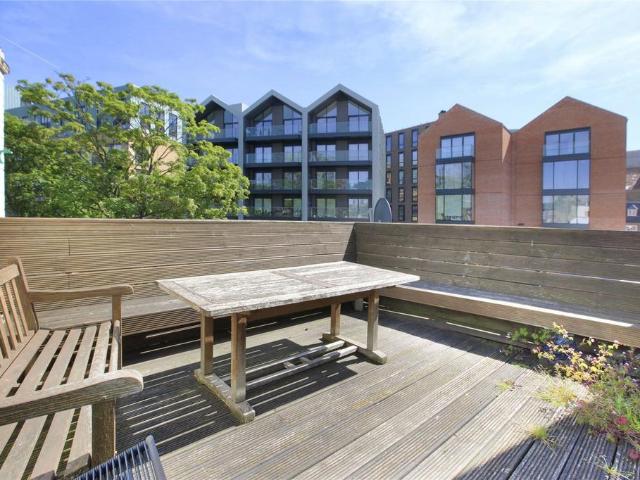 Flat for sale in Wandsworth, Greater London