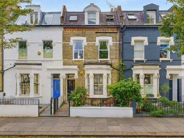 Flat for sale in Fulham, Greater London