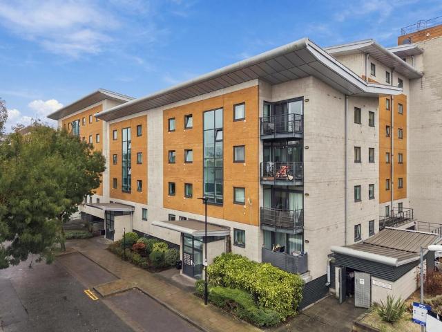 Flat for sale in Galleons Point, Greater London