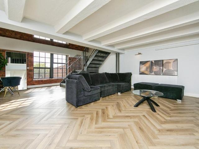 Flat for sale in Calderstones