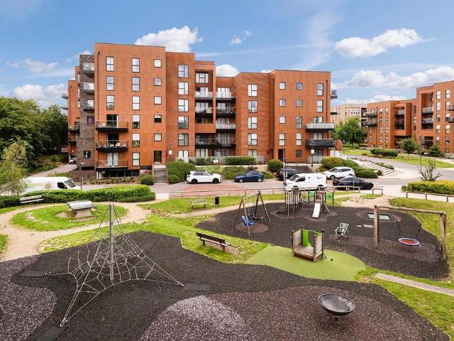 Flat for sale in North End, Greater London