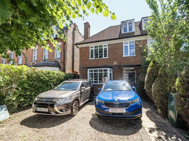 Flat for sale in Woodside Park, Greater London