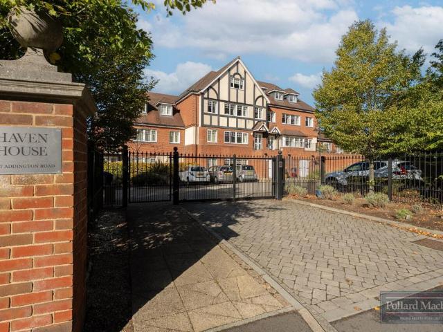 Flat for sale in London Borough of Croydon, Greater London