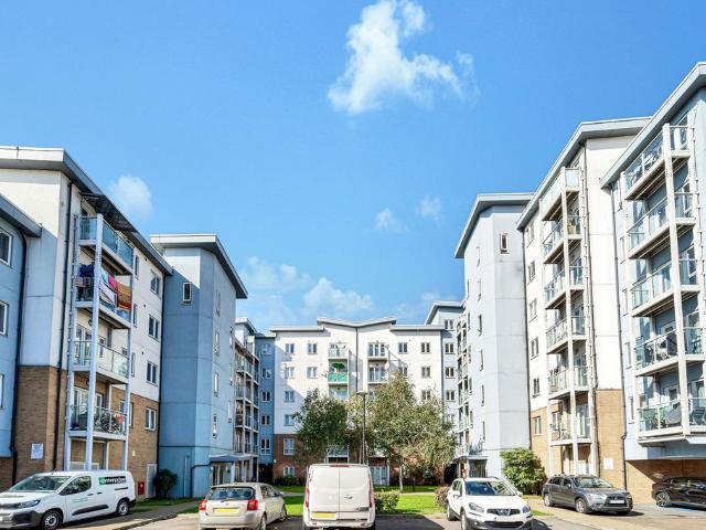 Flat for sale in Slough