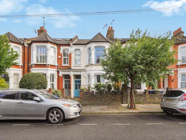 Flat for sale in Brondesbury, Greater London