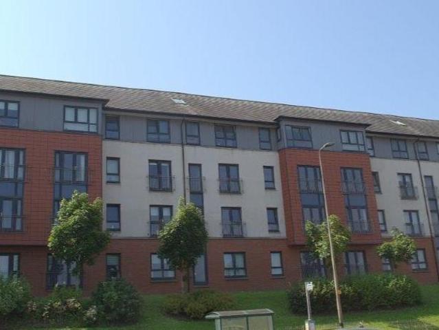 Flat for sale in Greenock, Scotland