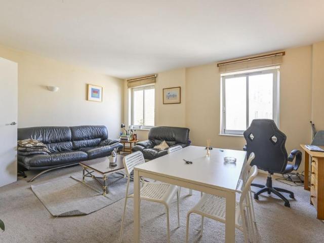 Flat for sale in St. George in the East, Whitechapel