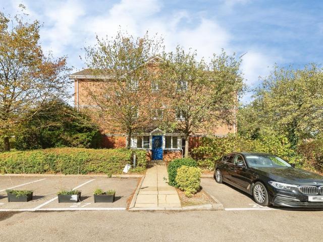 Flat for sale in Old Hatfield, Welwyn Hatfield