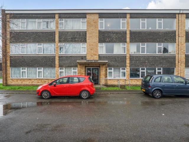 Flat for sale in Woodley