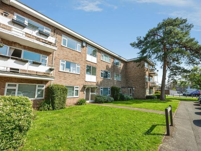 Flat for sale in Cliff Hill, Green Close