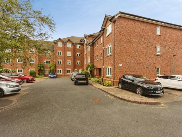 Flat for sale in Trafford Park, Greater Manchester
