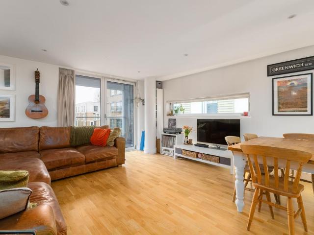Flat for sale in Greenwich Town Centre, Greater London