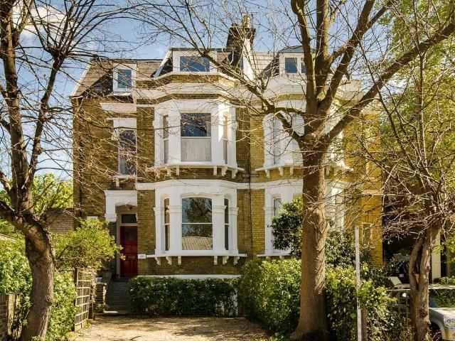 Flat for sale in Southfields, Greater London