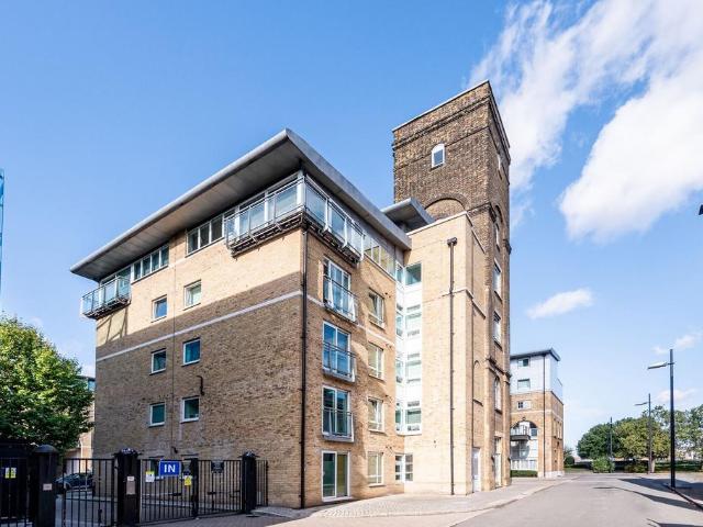 Flat for sale in Greater London