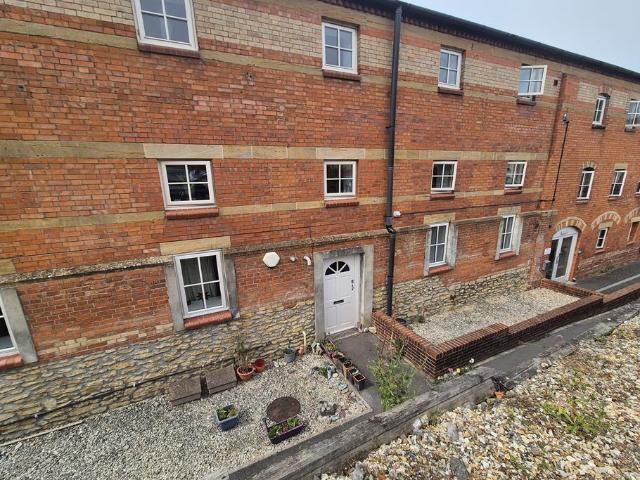 Flat for sale in Broadshard, Somerset