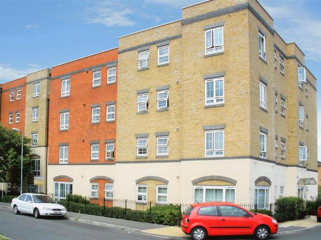Flat for sale in Slough
