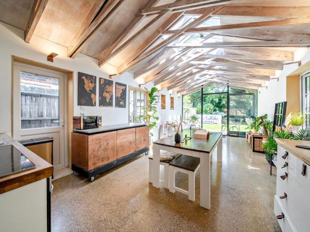 Flat for sale in Streatham Hill, Greater London