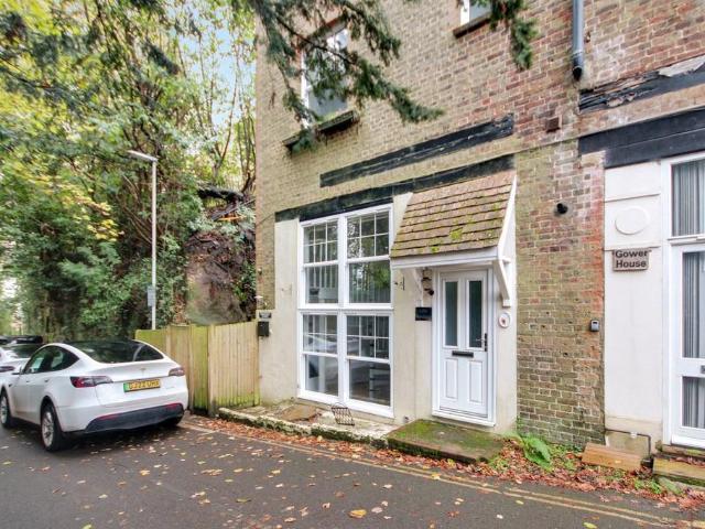 Flat for sale in Perryfields, West Sussex