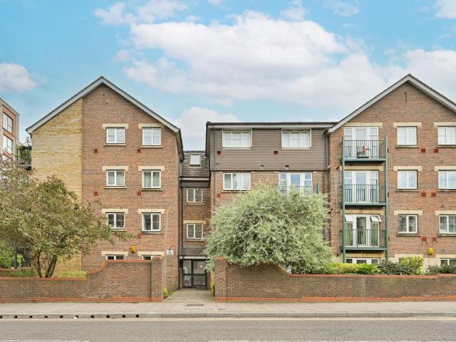 Flat for sale in Wealdstone, Greater London