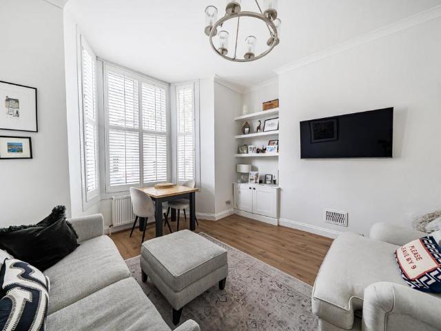 Flat for sale in Crouch End, Greater London