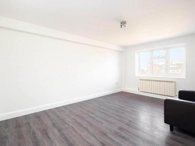 Flat for sale in St. George in the East, Whitechapel