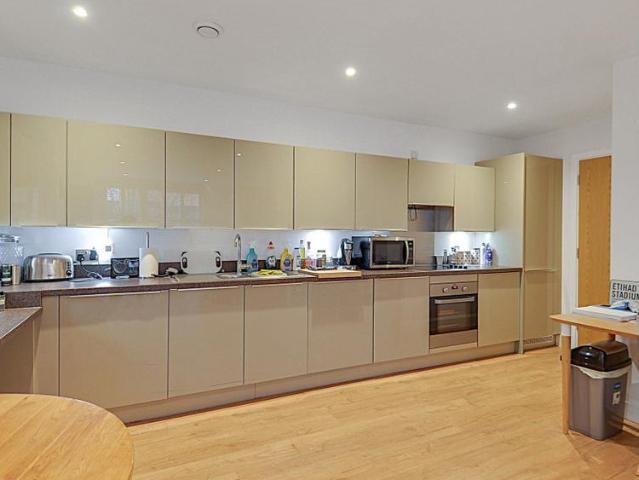 Flat for sale in Bromley-by-Bow, Greater London