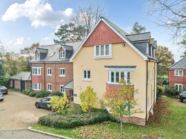 Flat for sale in Bolton Low Houses, Hampshire