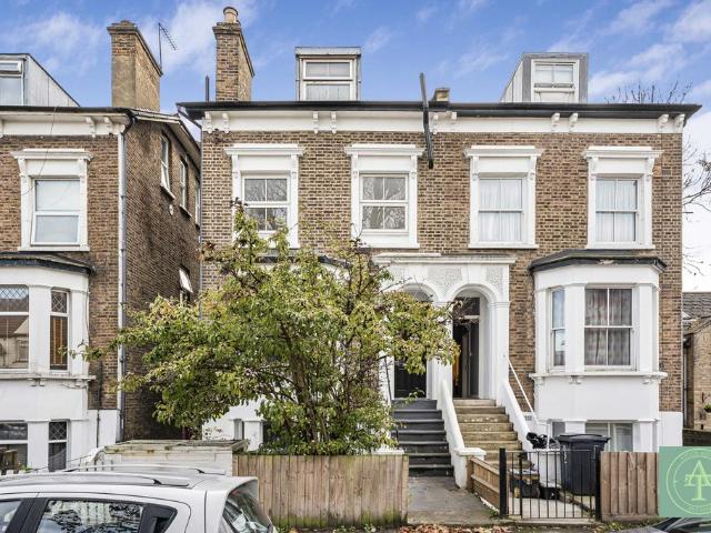 Flat for sale in Hornsey, Greater London