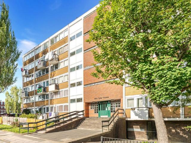 Flat for sale in Hornsey, Greater London