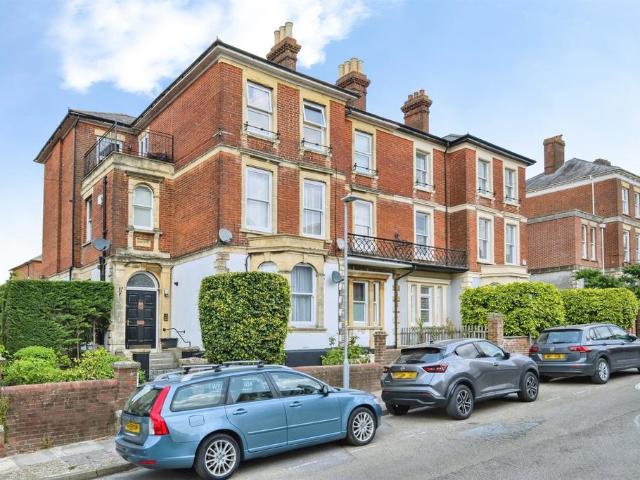 Flat for sale in Salisbury, Wiltshire