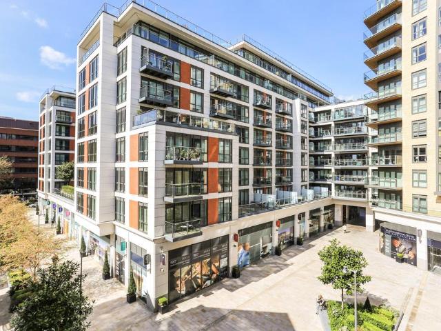 Flat for sale in London Borough of Ealing, Greater London